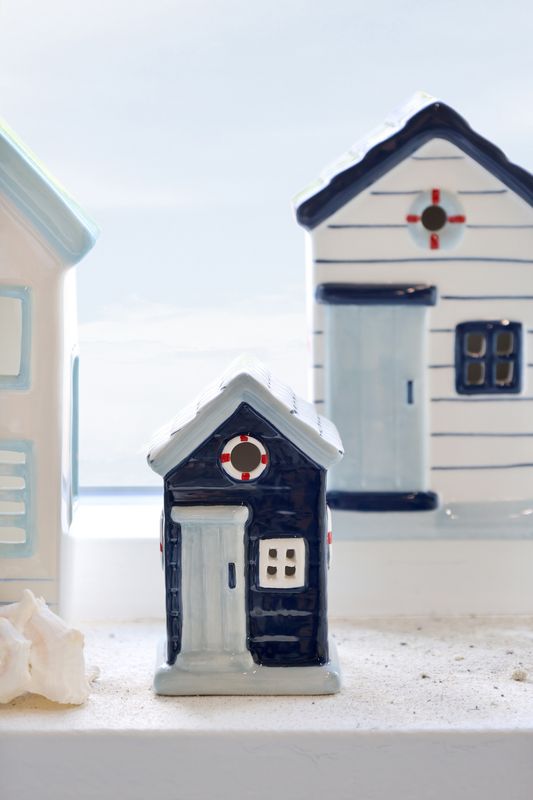 Strandhus i keramikk – håndmalt dekor